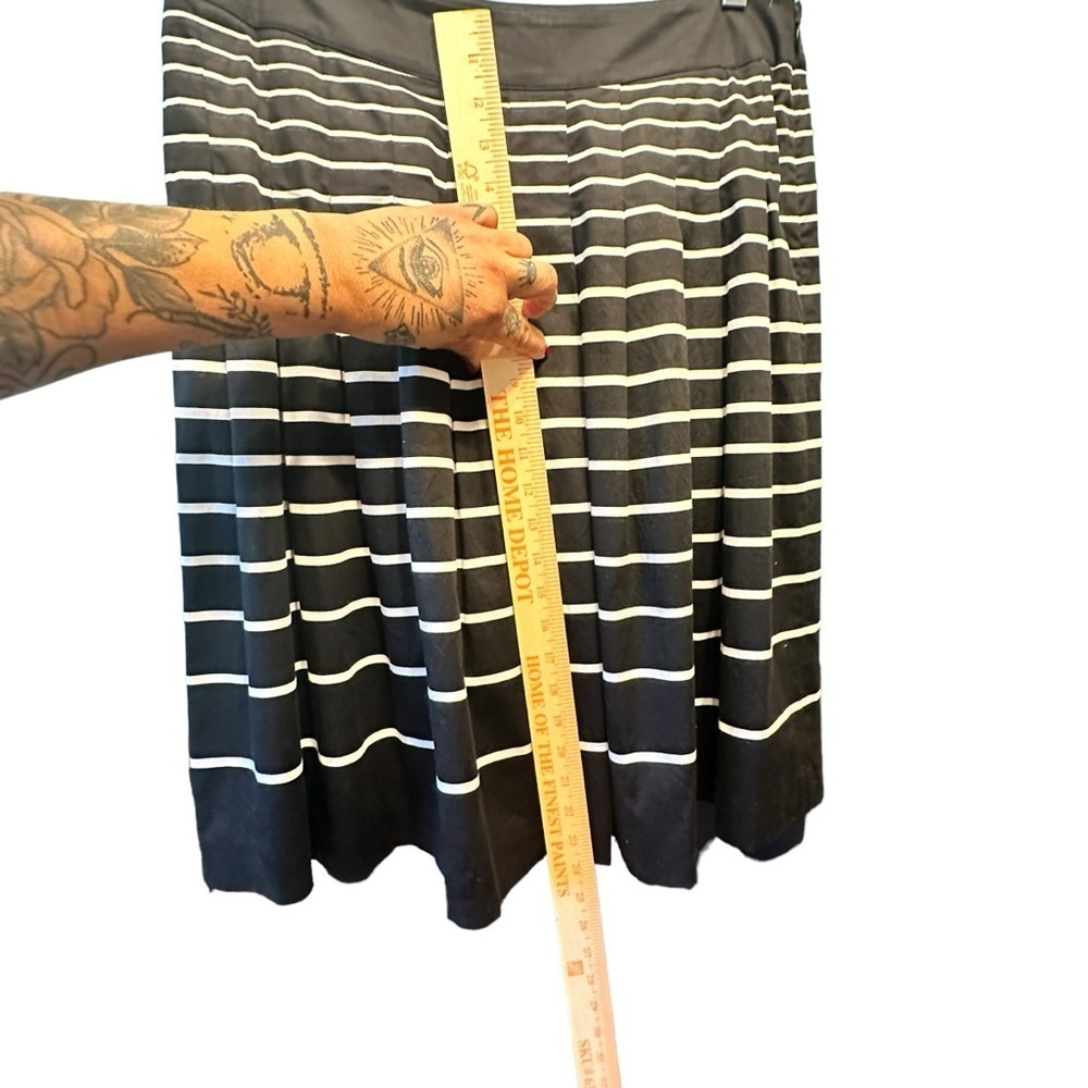 🔴 5 for $40 SALE! 
TALBOTS Pleated ALine Black White Striped Skirt Sz 8 - Picture 10 of 11